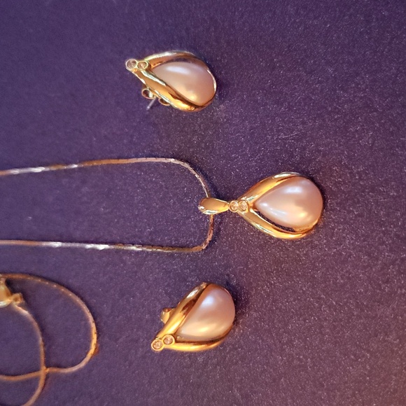 Elegant Gold and Cream Fashion Jewelry Set - Picture 3 of 6